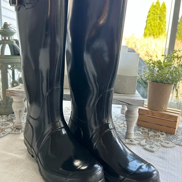 Hunter Black Tall Rain Boots size 7 - Picture 3 of 6